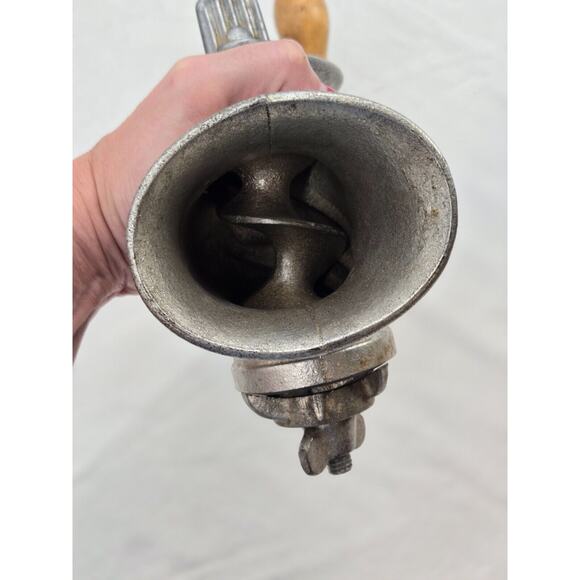 Vintage Wards Manual Meat Grinder Food Chooper Tabletop Mount Wood Handle - Picture 4 of 4